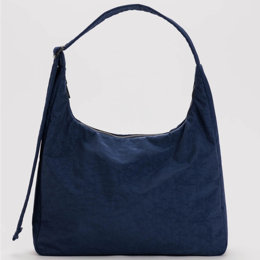 Baggu Nylon Shoulder Bag in Navy